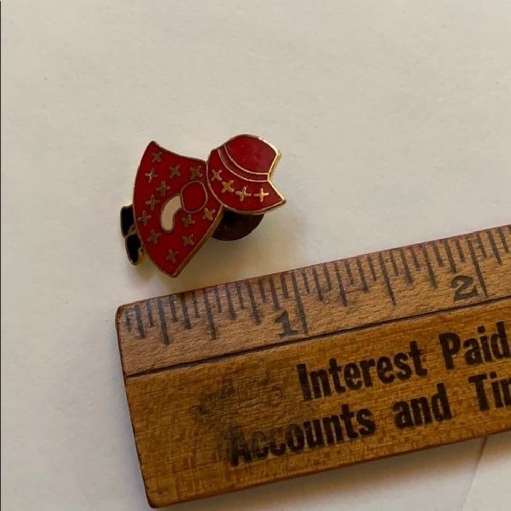 Vintage Grove Publishing Co. Red Dress Little Girl Stars Pin Brooch - Picture 6 of 6